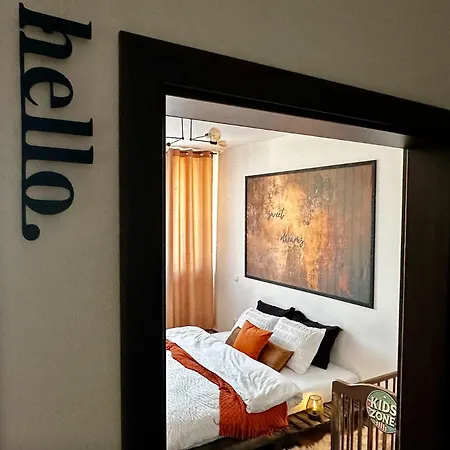 Orange S Parkovacim Mistem V Centru Mesta * Ceske Budejovice