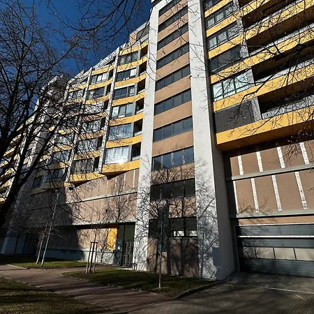 Orange S Parkovacim Mistem V Centru Mesta 아파트