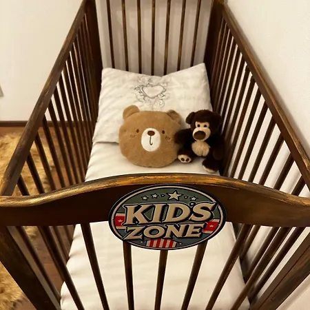 Orange S Parkovacim Mistem V Centru Mesta