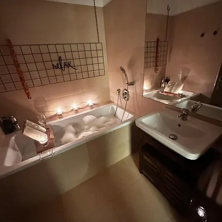 Orange S Parkovacim Mistem V Centru Mesta Apartment *