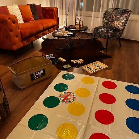 Orange S Parkovacim Mistem V Centru Mesta * Ceske Budejovice