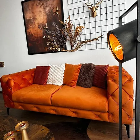 Orange S Parkovacim Mistem V Centru Mesta