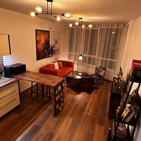 Orange S Parkovacim Mistem V Centru Mesta * Ceske Budejovice