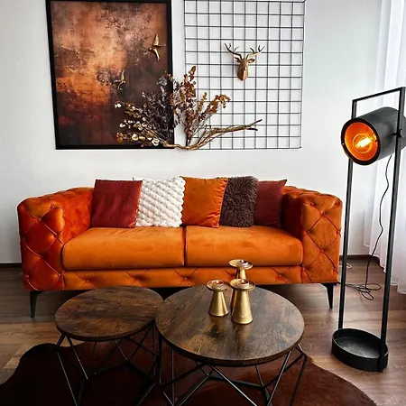 Orange S Parkovacim Mistem V Centru Mesta