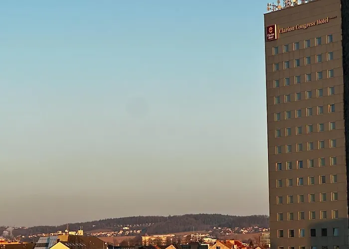 Orange S Parkovacim Mistem V Centru Mesta