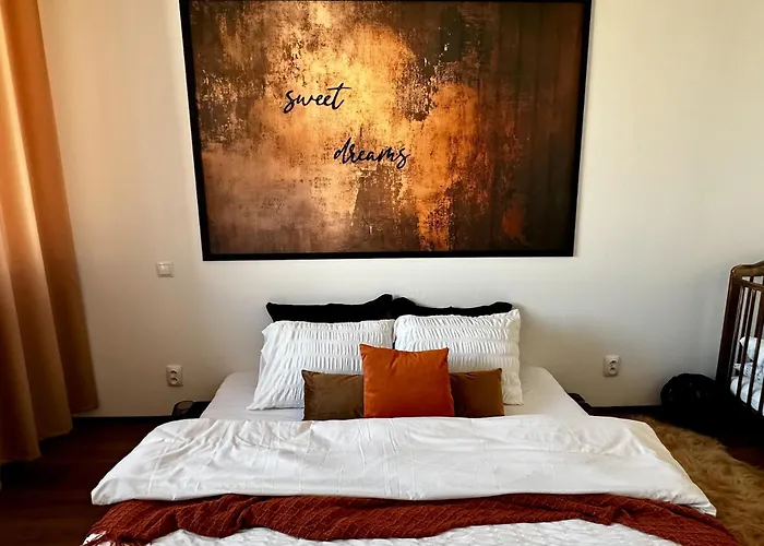 Orange S Parkovacim Mistem V Centru Mesta Apartament