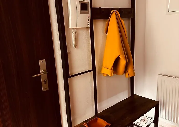 Orange S Parkovacim Mistem V Centru Mesta Czeskie Budziejowice