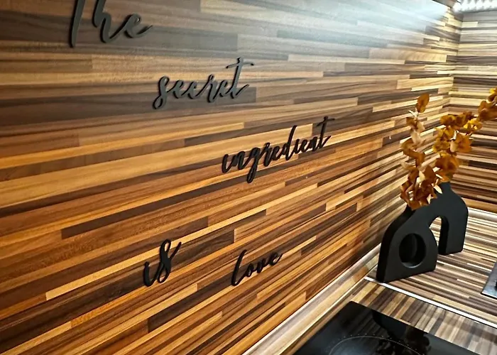 Orange S Parkovacim Mistem V Centru Mesta 아파트 *