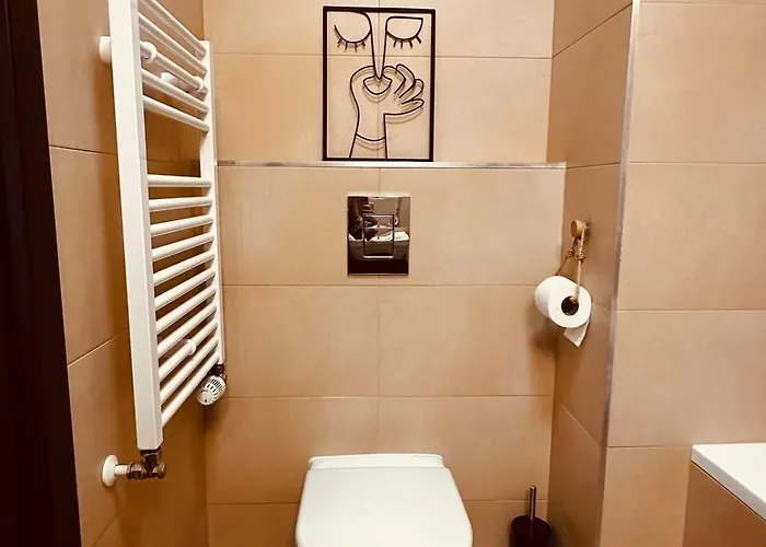 Orange S Parkovacim Mistem V Centru Mesta *