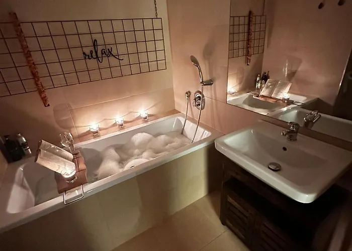 Orange S Parkovacim Mistem V Centru Mesta Apartament *