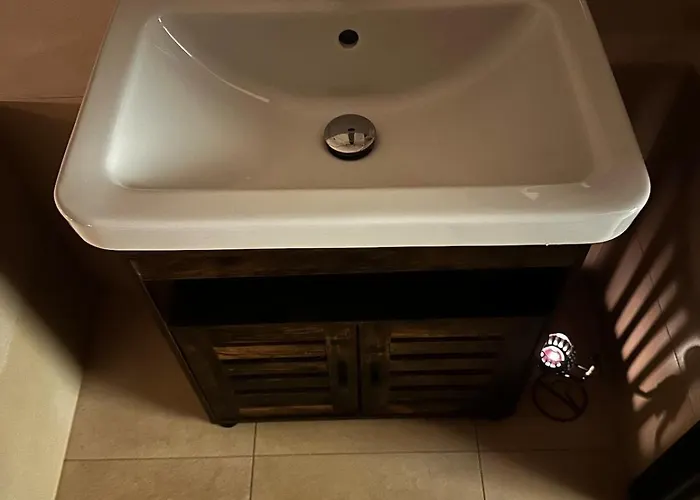 Orange S Parkovacim Mistem V Centru Mesta *