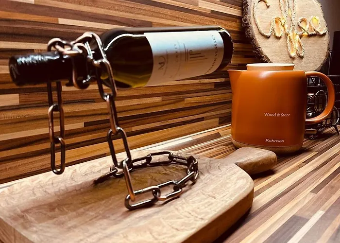 Orange S Parkovacim Mistem V Centru Mesta 체스케부데요비체