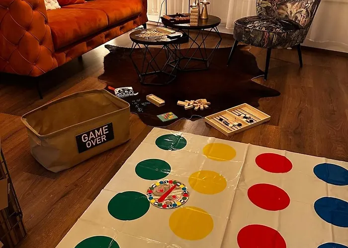 Orange S Parkovacim Mistem V Centru Mesta * 체스케부데요비체