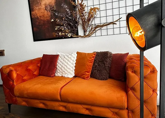 Orange S Parkovacim Mistem V Centru Mesta