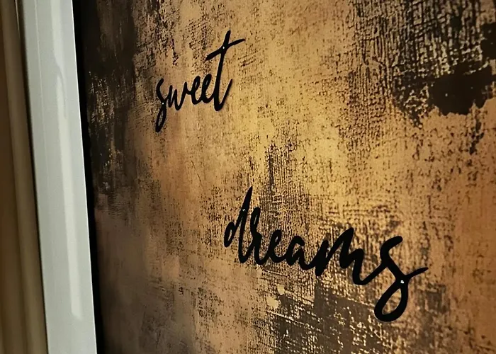 Orange S Parkovacim Mistem V Centru Mesta Apartament *