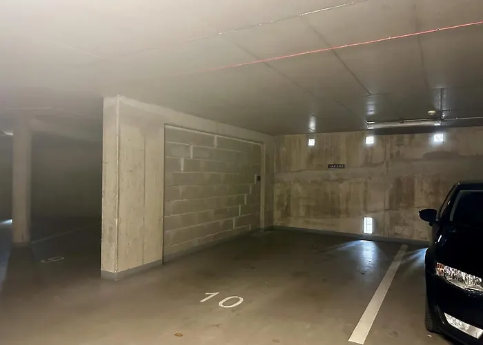 Orange S Parkovacim Mistem V Centru Mesta *